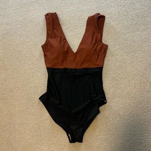 Summersalt brand one piece swimsuit size 6 long torso.  Brand new never worn